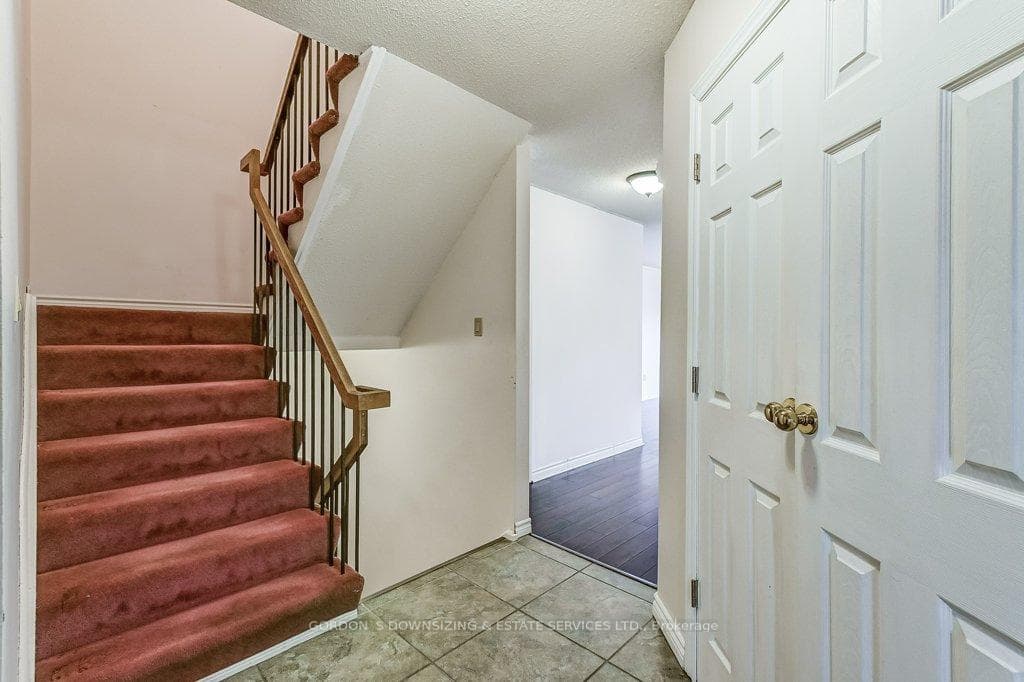 4258 Trellis Crescent photo 5