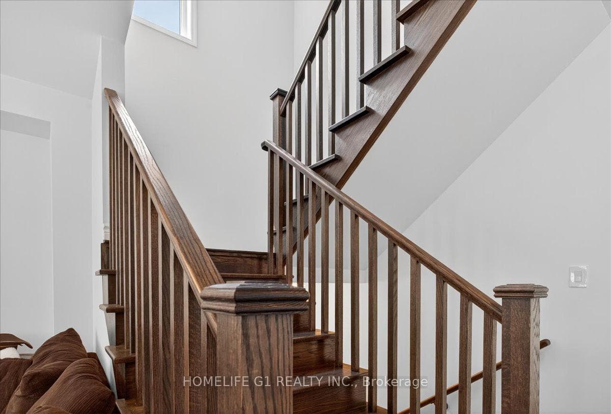 5 Dyer Crescent photo 24
