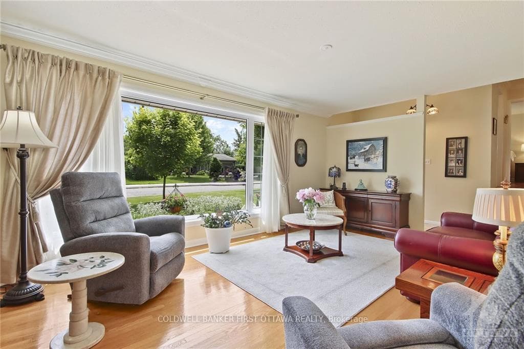44 LEEMING Drive photo 8