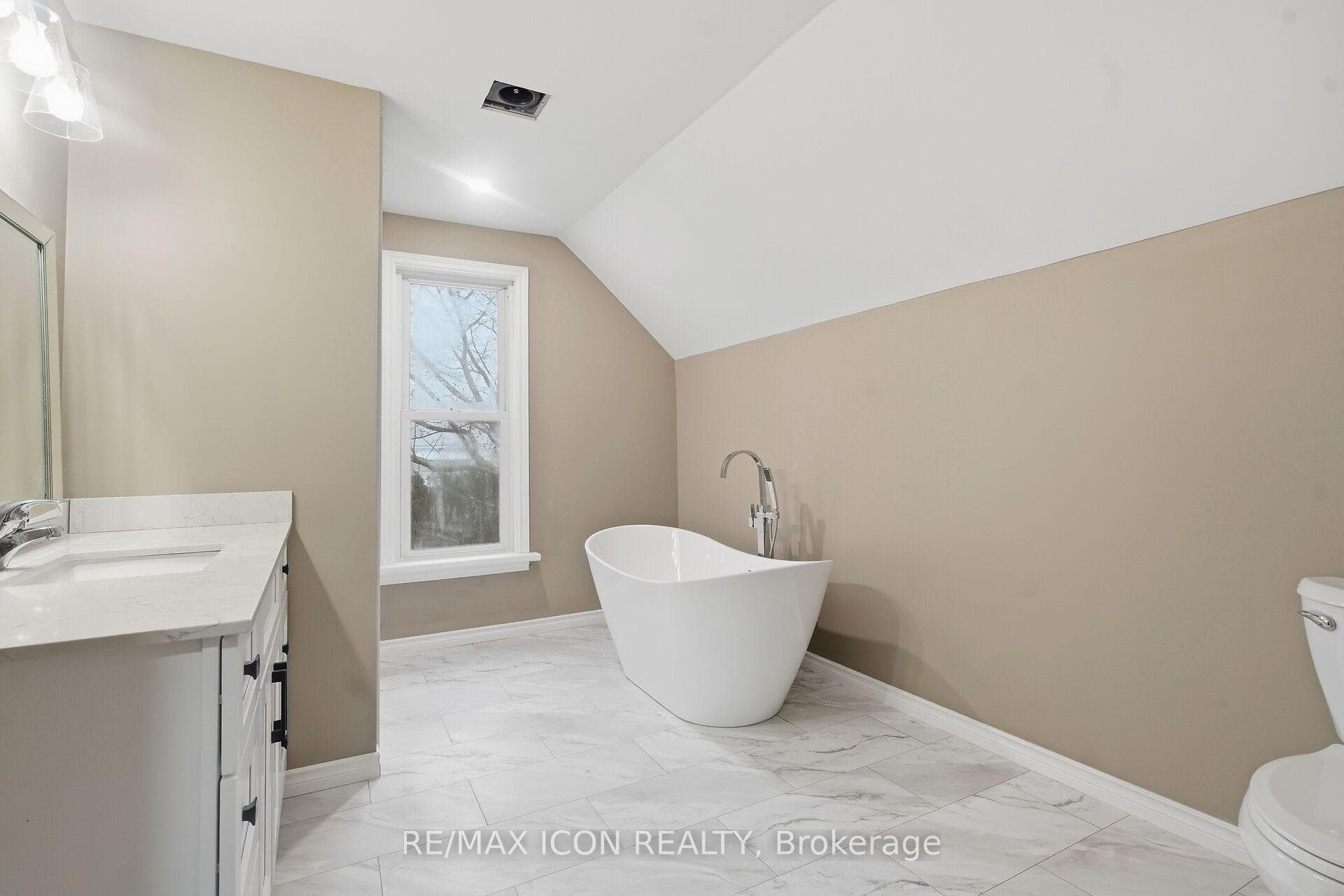 182 Maple Street photo 30