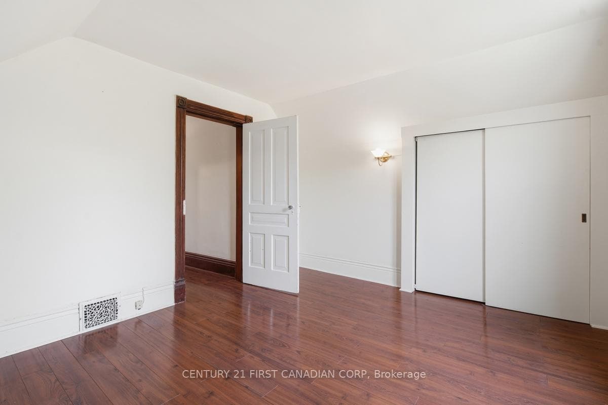 834 Colborne Street photo 20