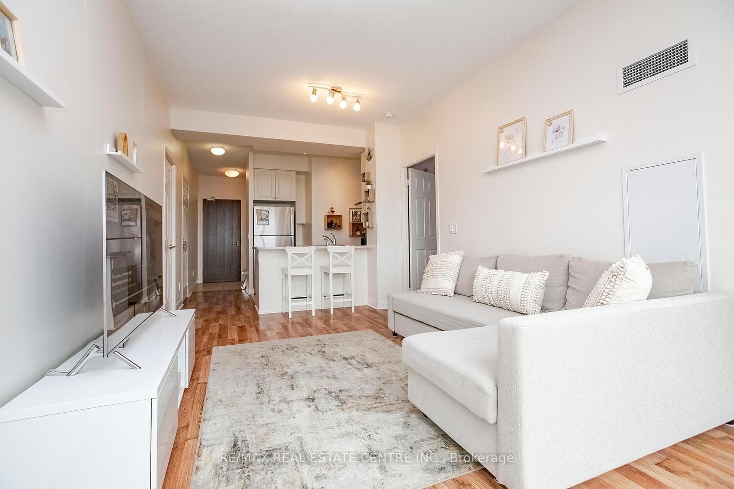 339 Rathburn Road Unit 2101 photo 9