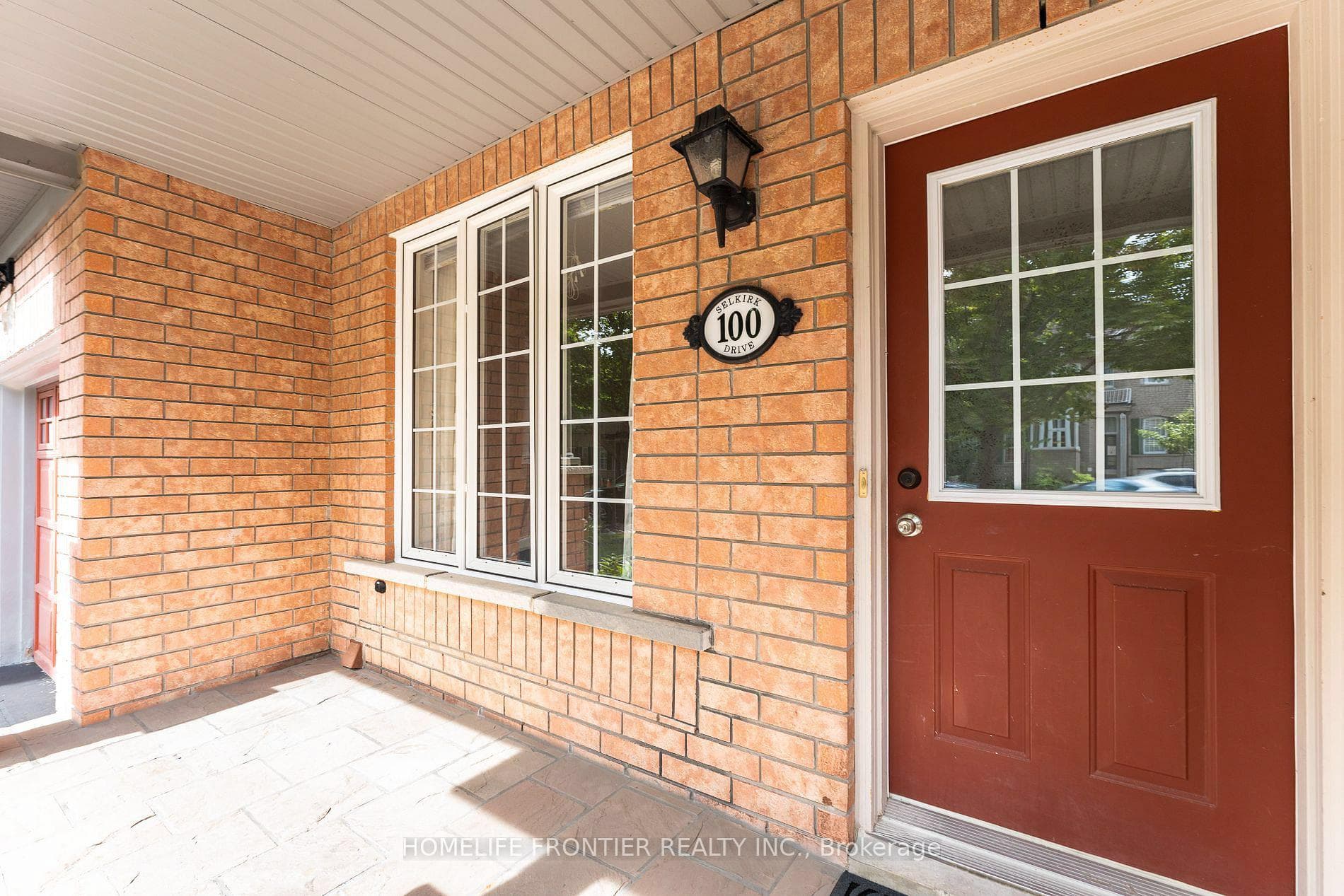 100 Selkirk Drive photo 2