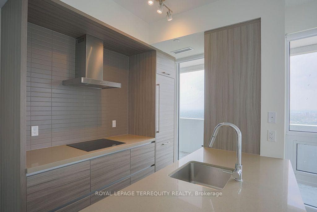 2221 Yonge Street Unit 4609 photo 1