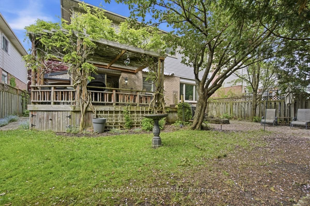 51 Laurel Crescent photo 4