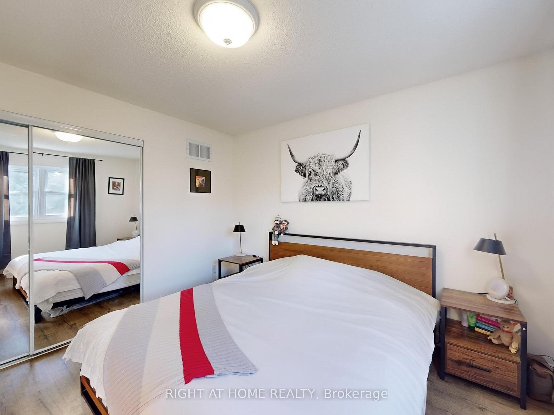 2231 Chalmers Crescent photo 23