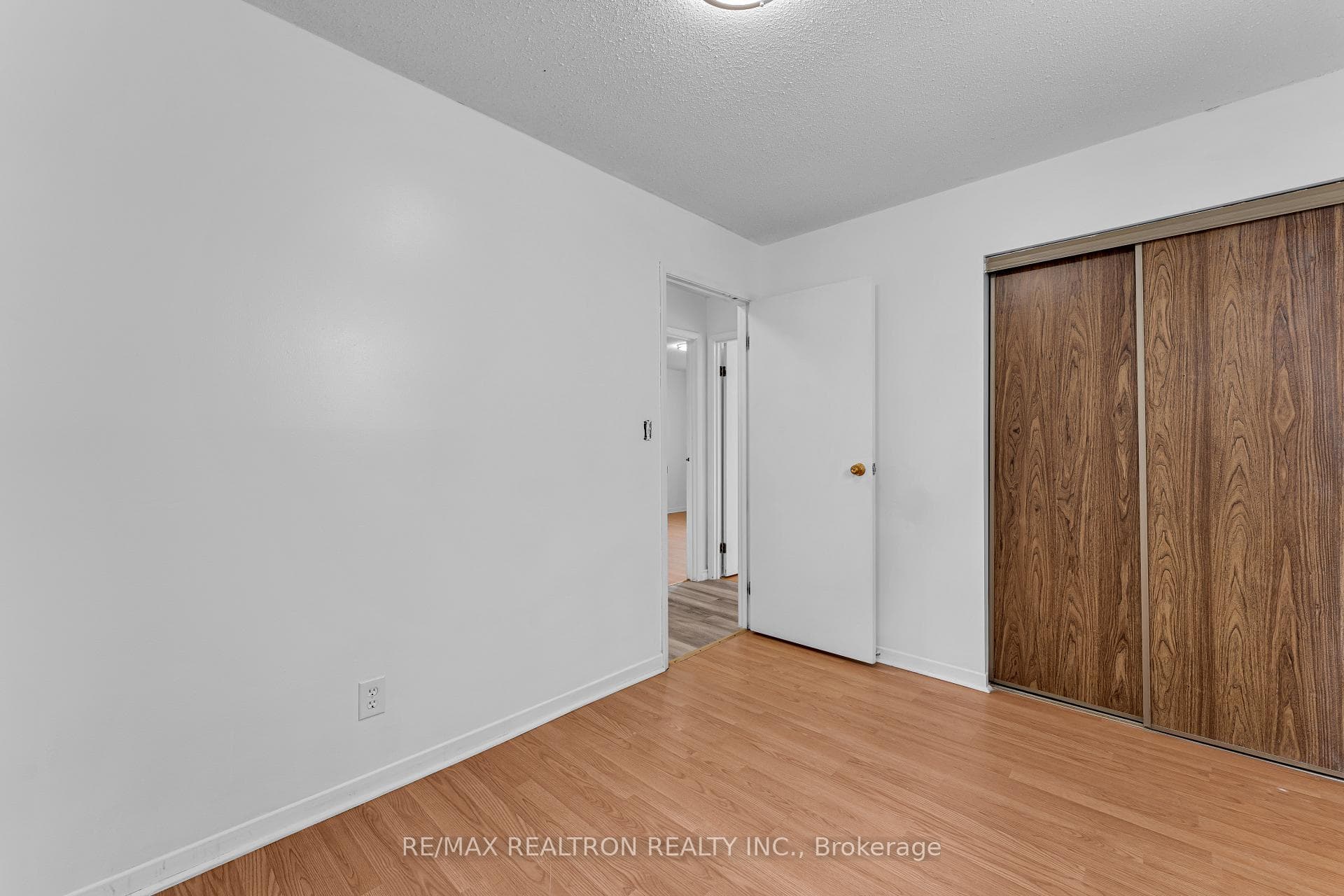 709 Ridley Drive photo 19