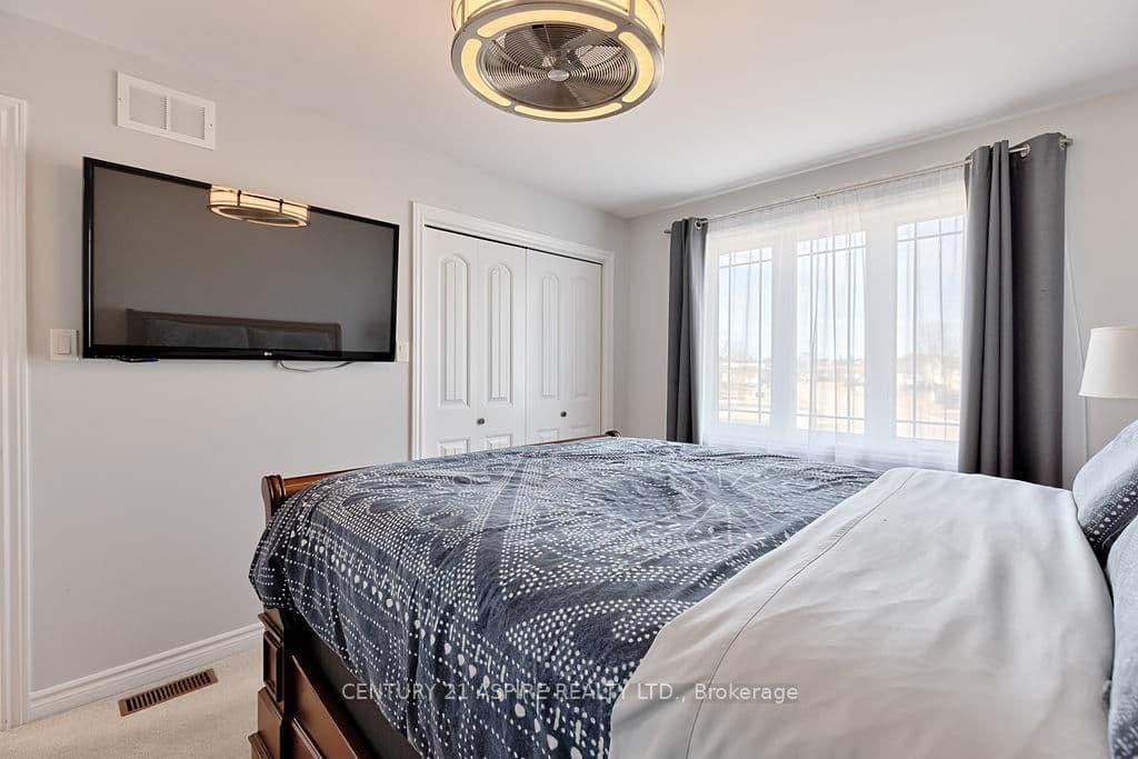 44 GREENVALE Crescent photo 20