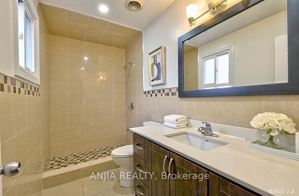 24 Ferrah Street photo 15