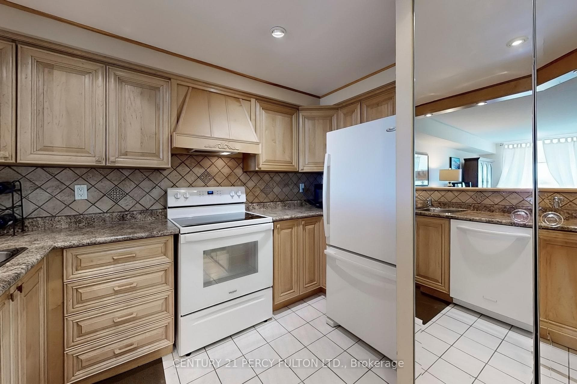 711 Rossland Road Unit 814 photo 15