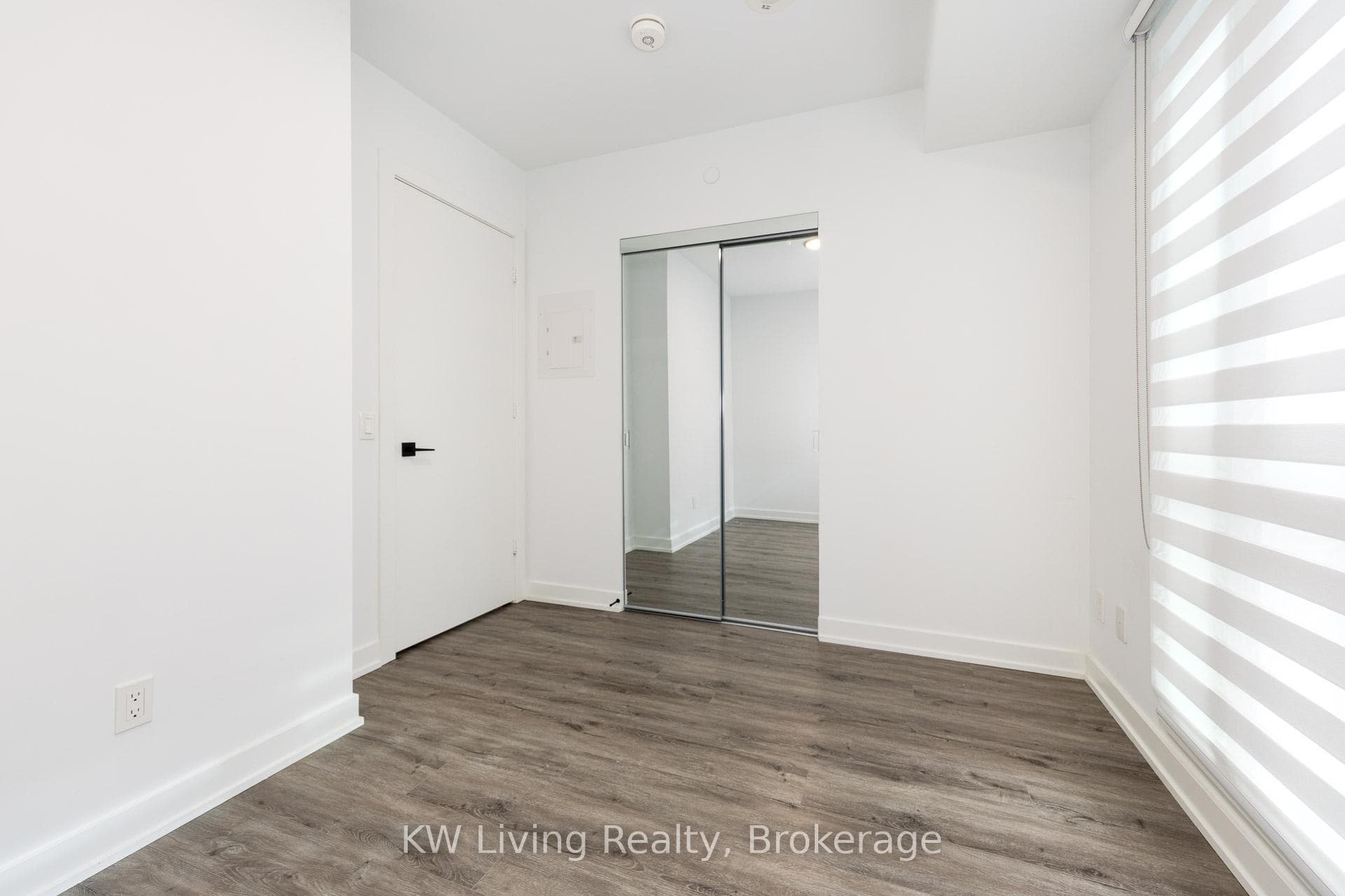 327 King Street Unit 1302 photo 11