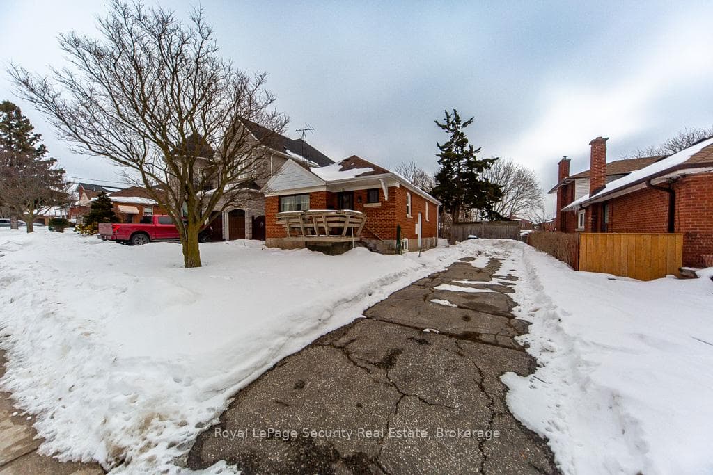 35 Celt Avenue photo 1