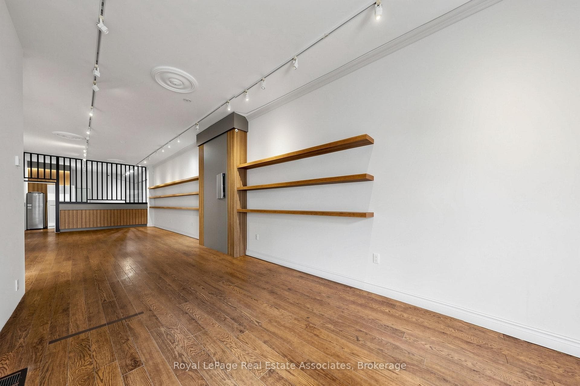 644 Queen Street photo 7