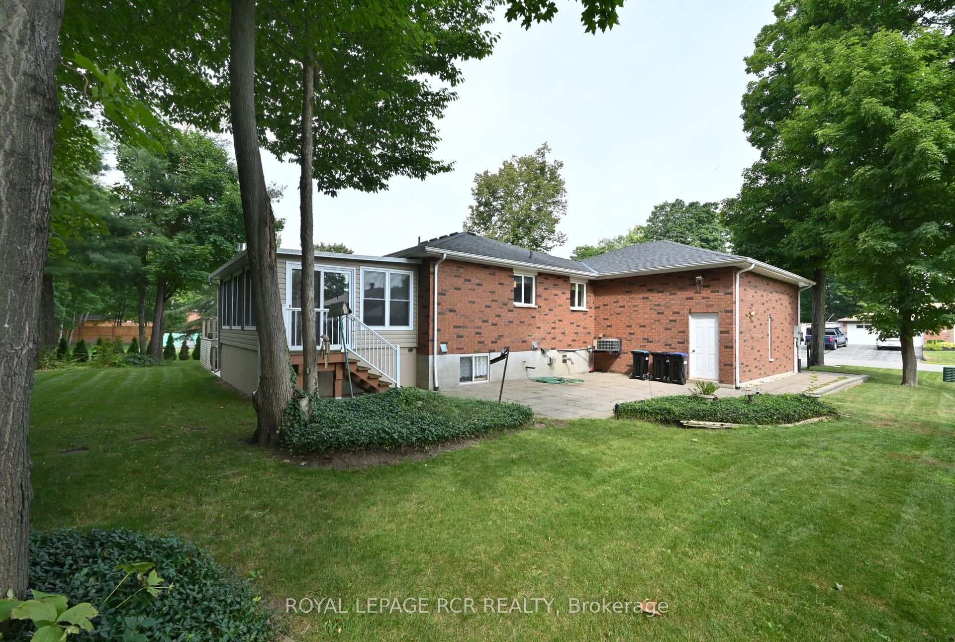 64 Moore Avenue photo 24
