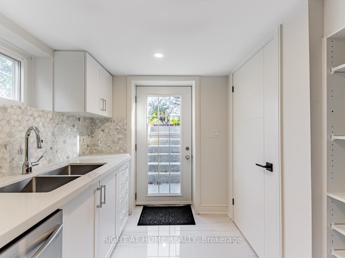 141 Tower Drive Unit BSMT photo 2