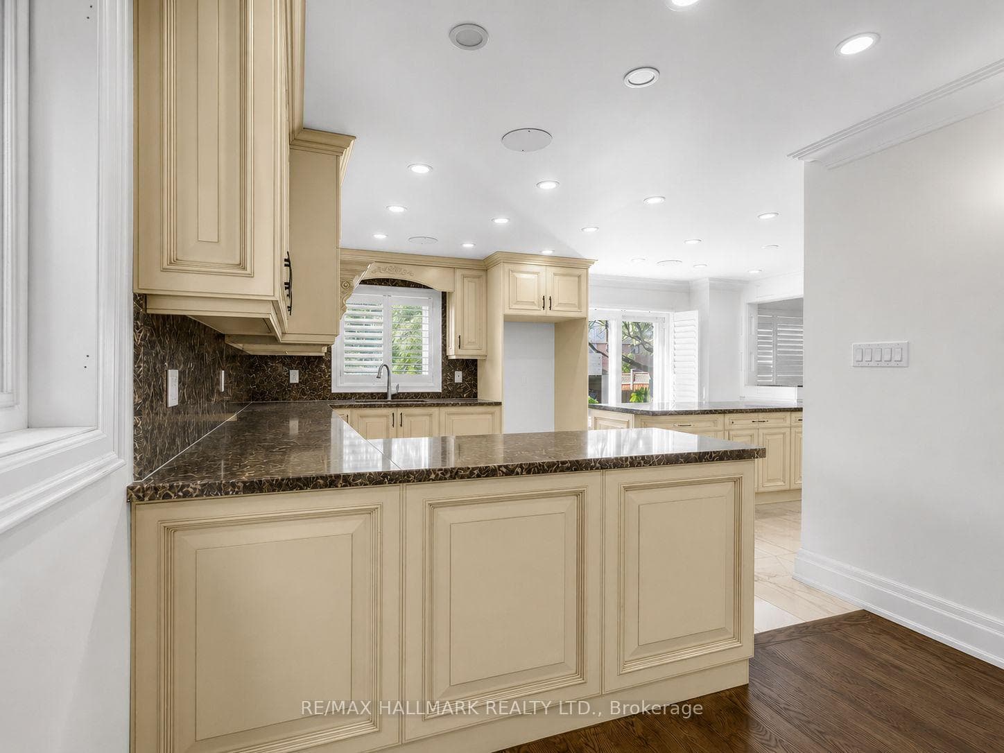 287 Andy Crescent photo 10