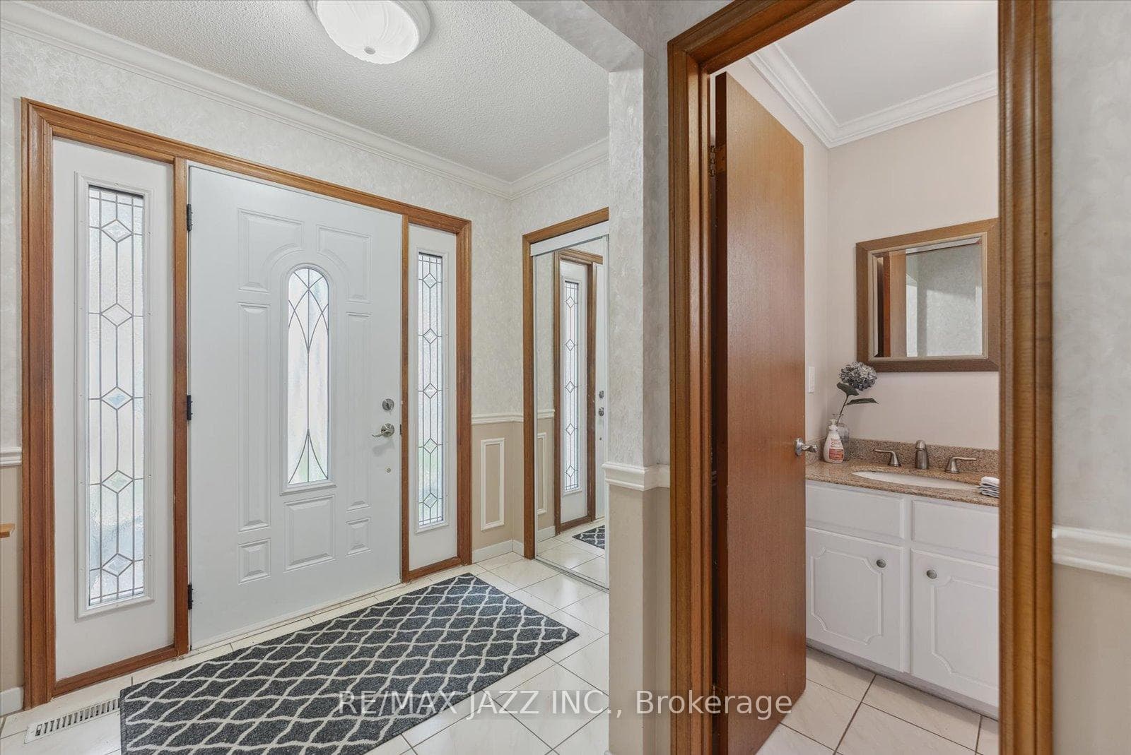 8 Carey Crescent photo 3
