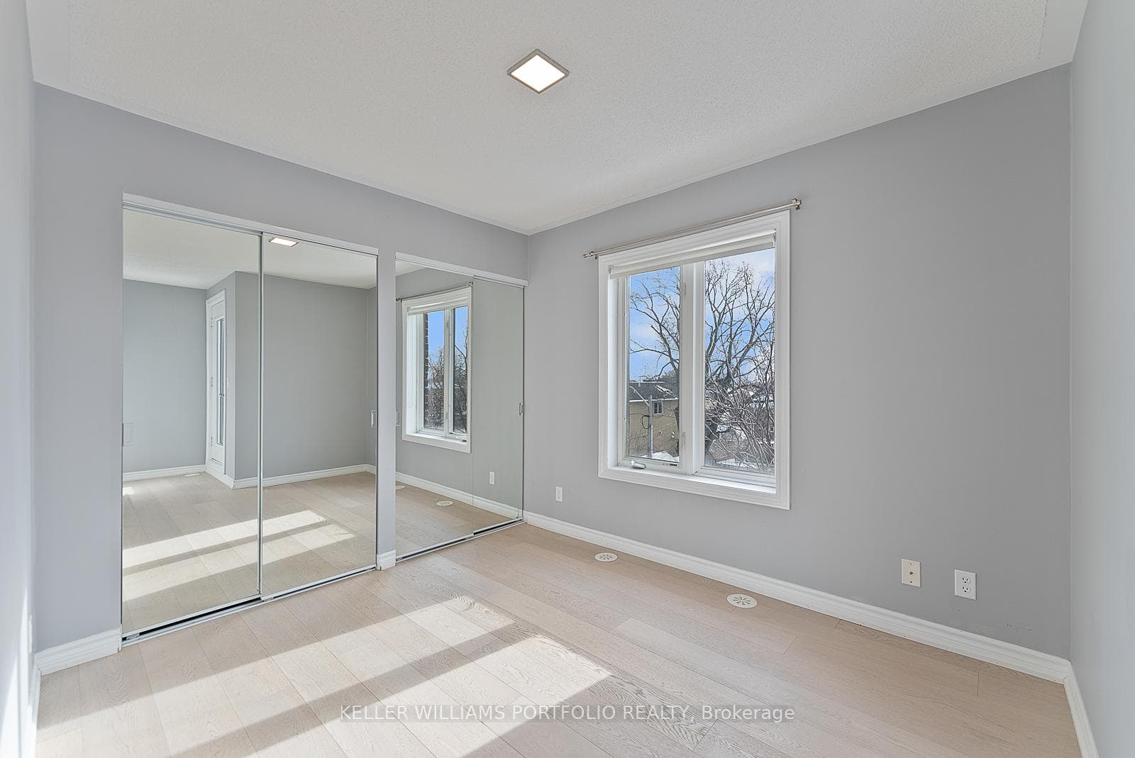 50 Carnation Avenue Unit 131 photo 31