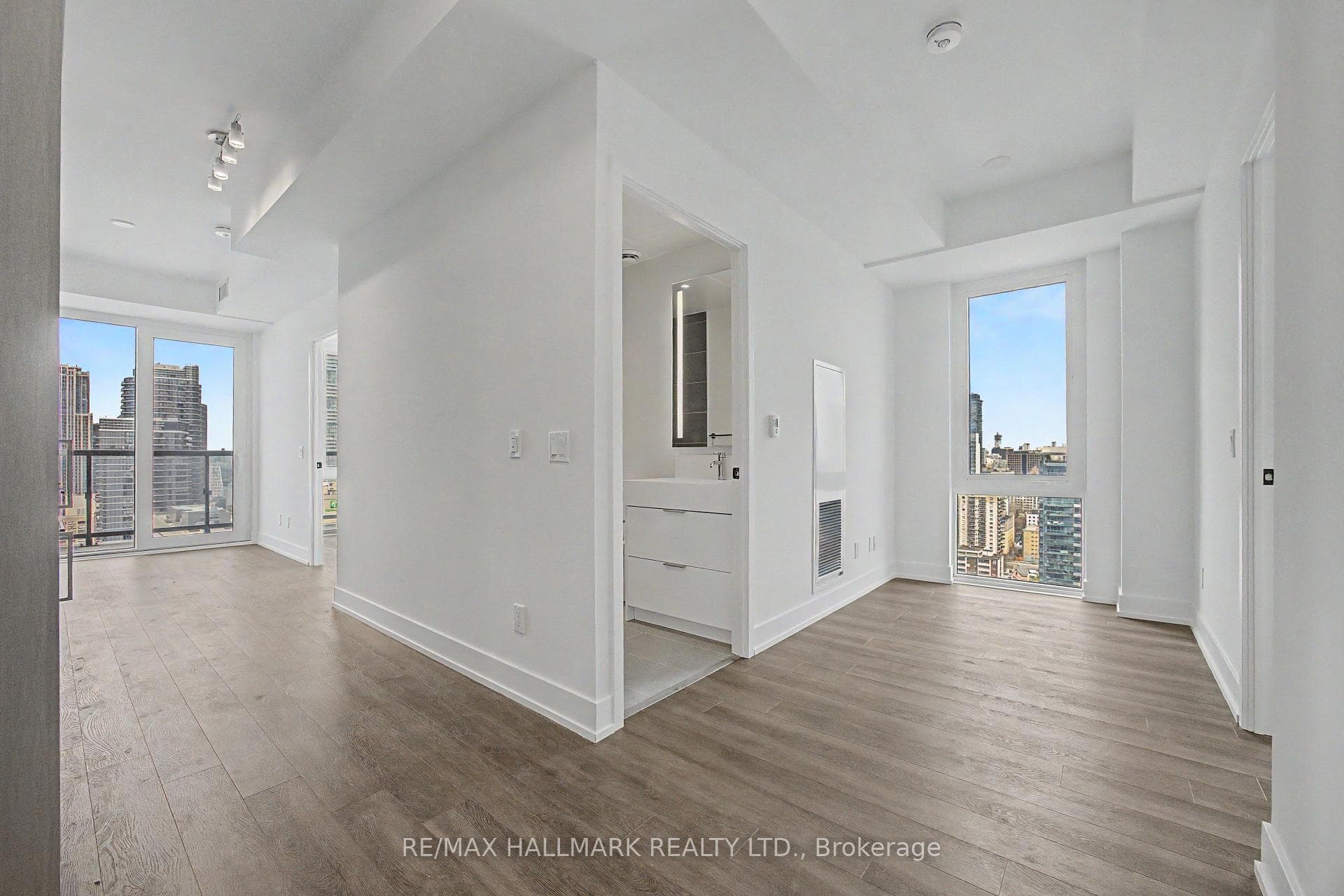 308 Jarvis Street Unit 2805 photo 3