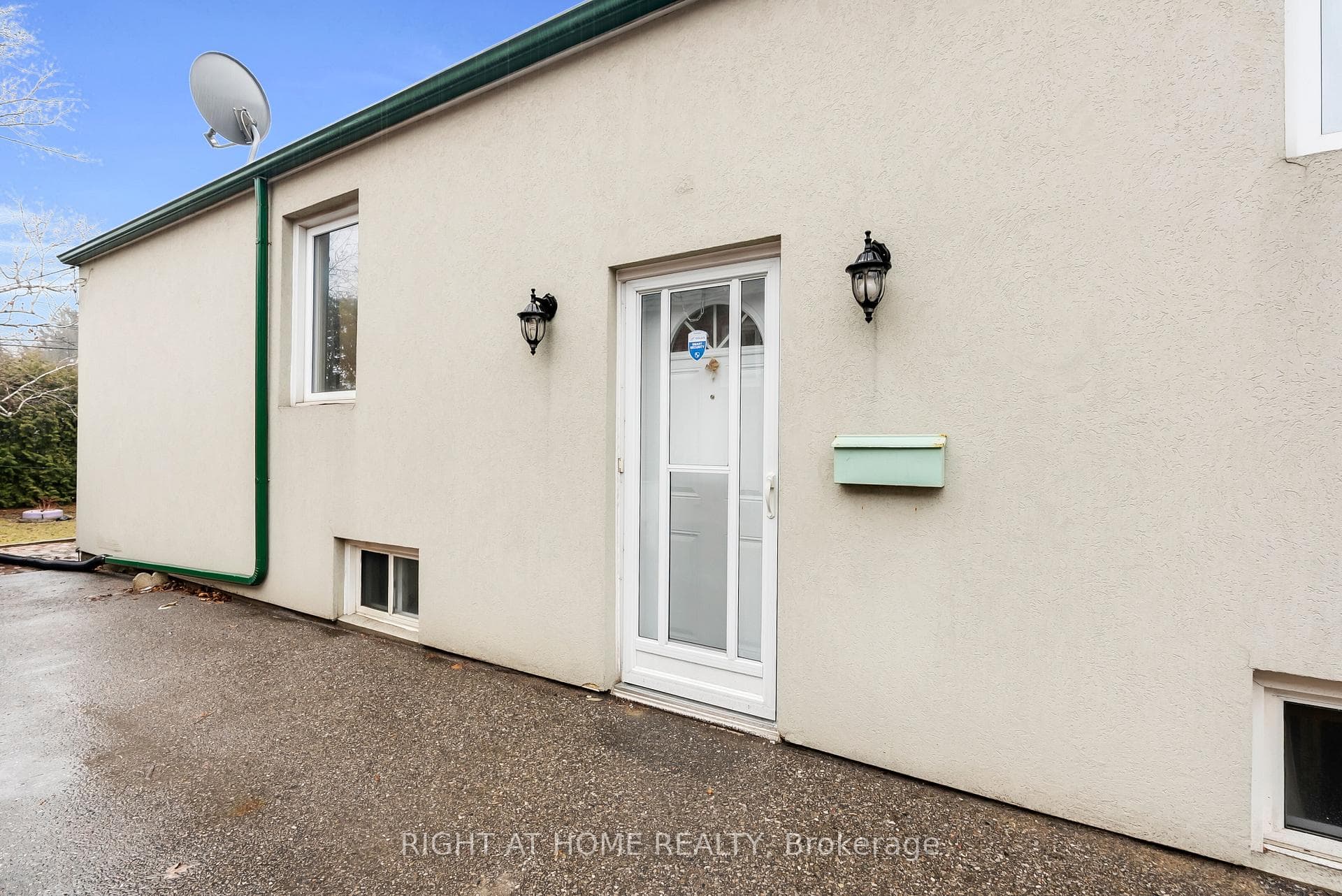 702 Pharmacy Avenue photo 43