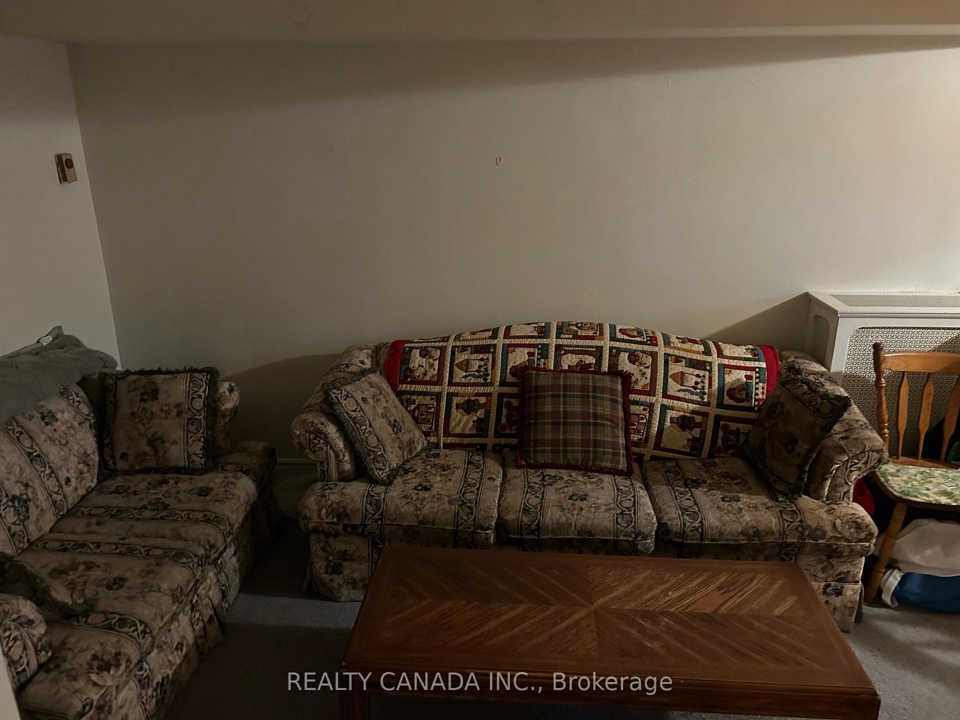 240 Warden Avenue photo 13