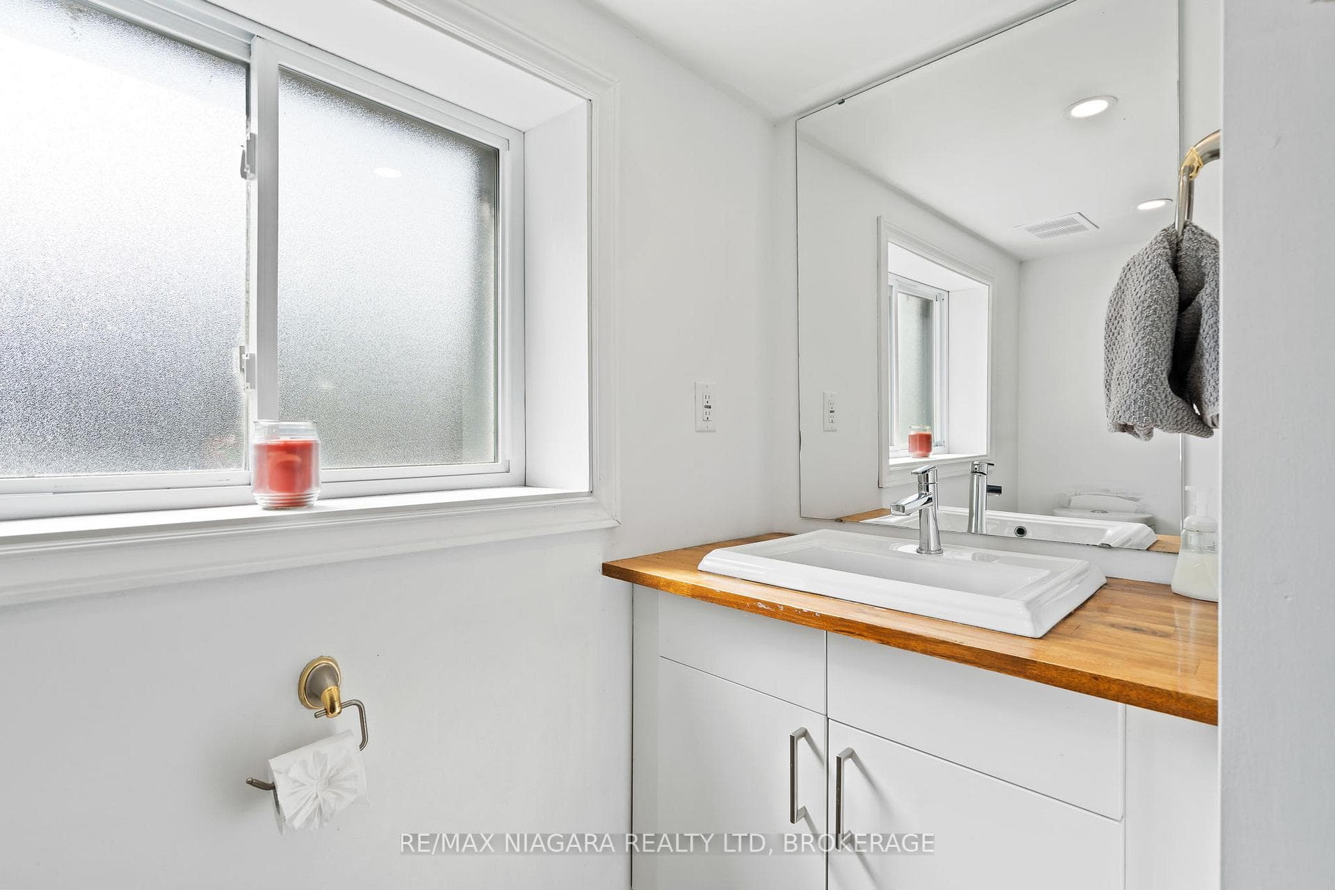 105 LIGHTHOUSE Drive photo 9