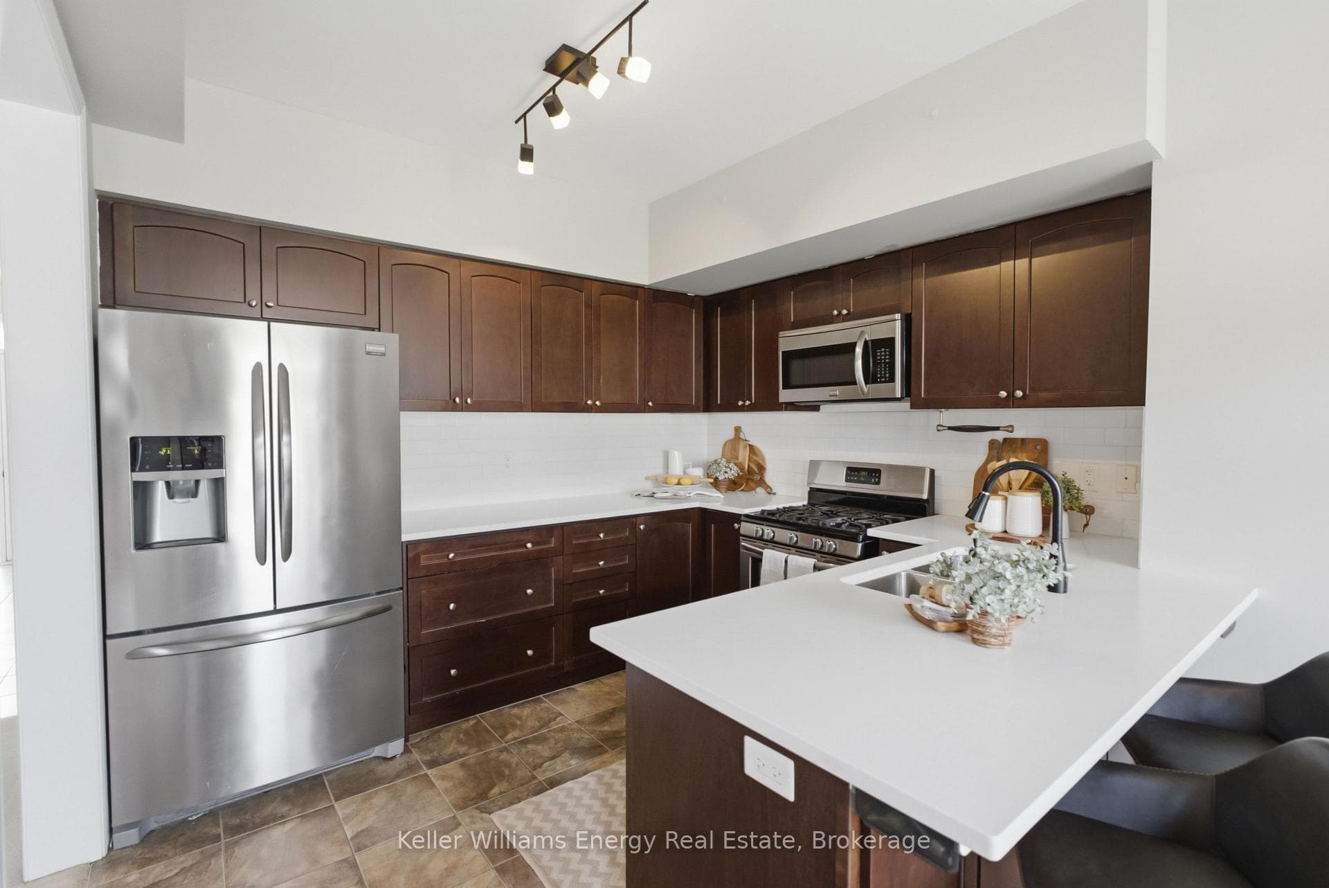 144 McDonald Crescent photo 9