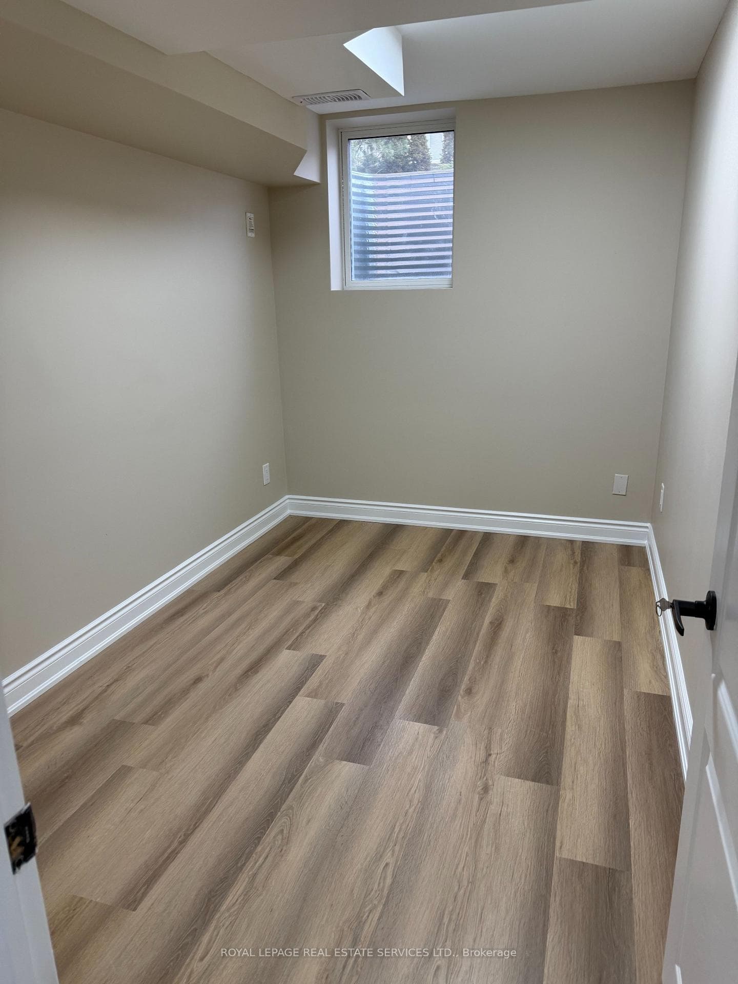 5487 Challenger Drive Unit Bsmt photo 7