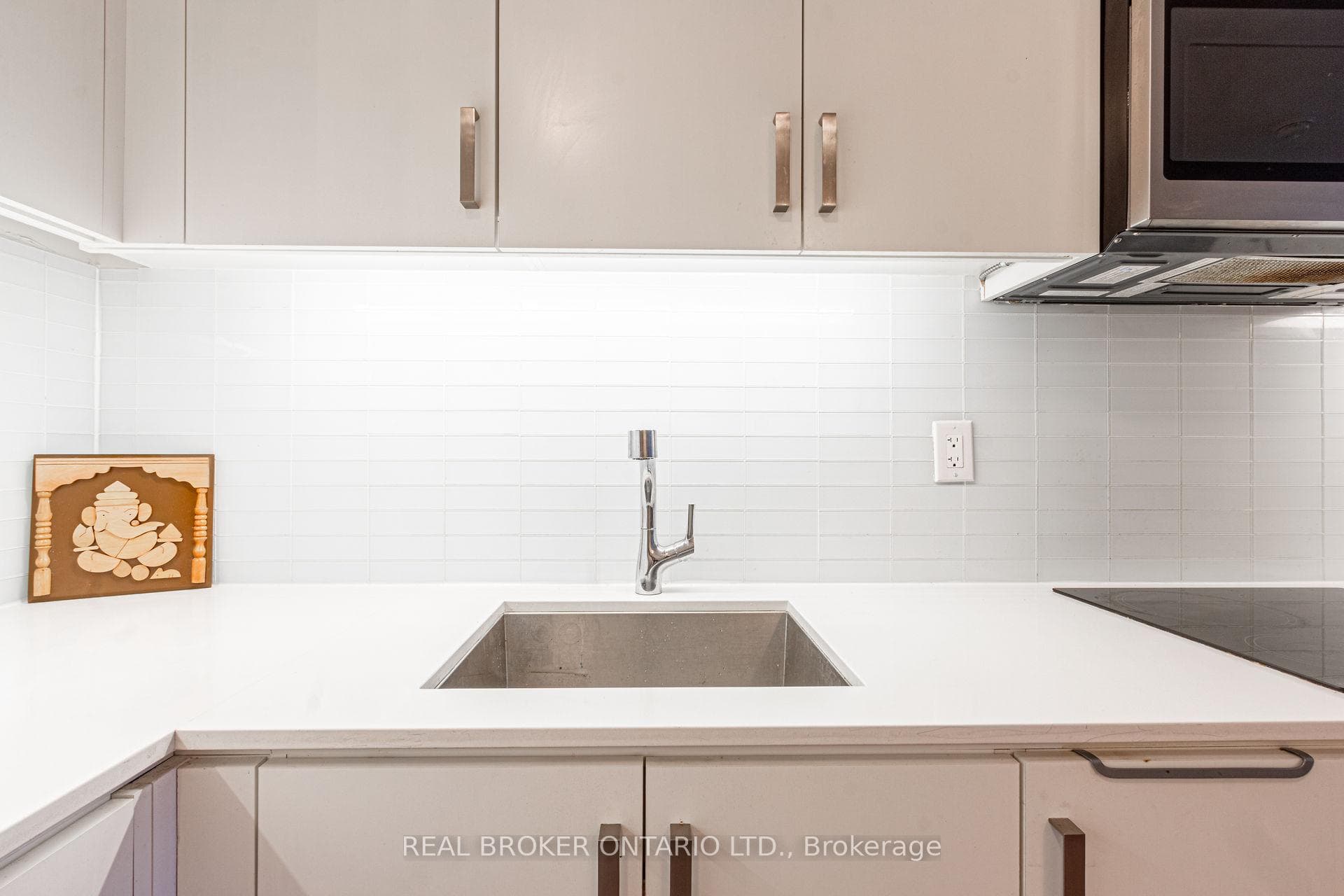 1575 Lakeshore Road Unit 161 photo 7