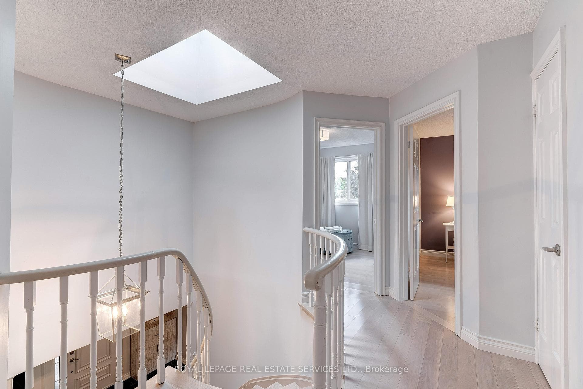 208 Somerville Place photo 22