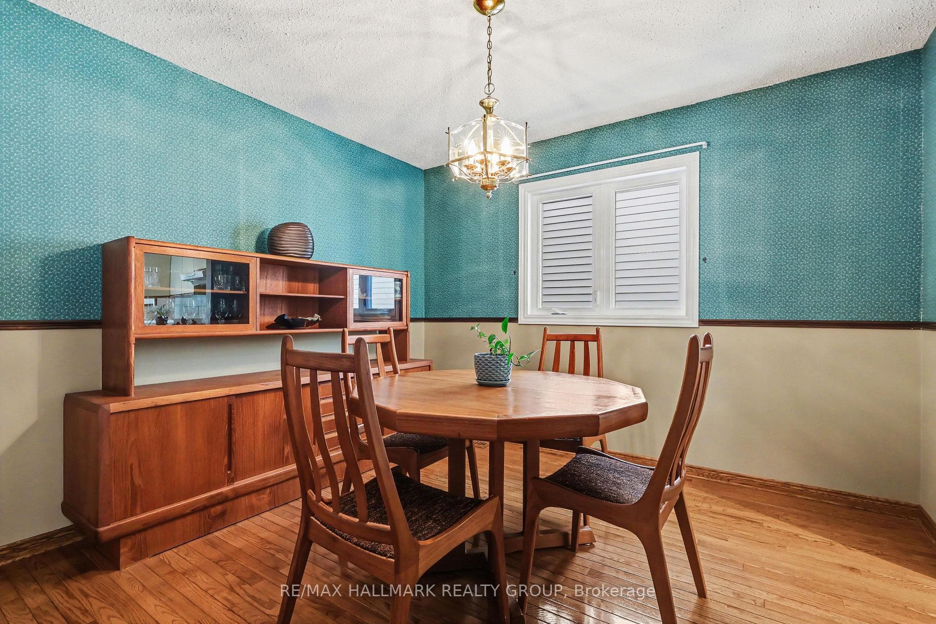 1620 Des Grives Crescent photo 4