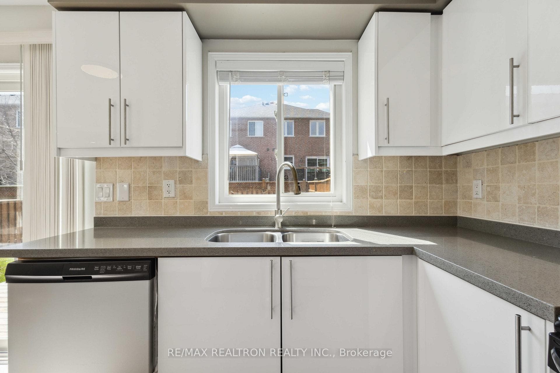 186 Gail Parks Crescent photo 7