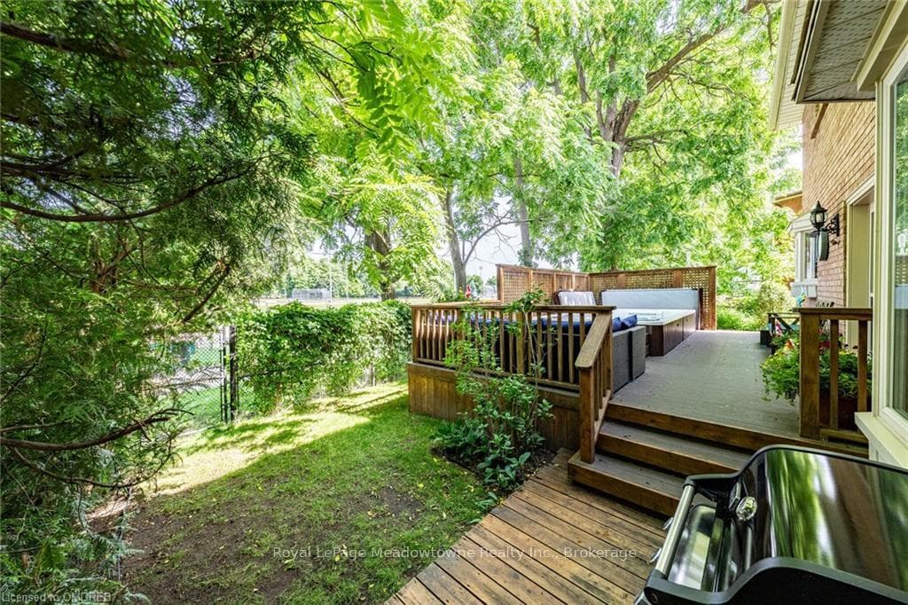 28 GARDINER Drive photo 41