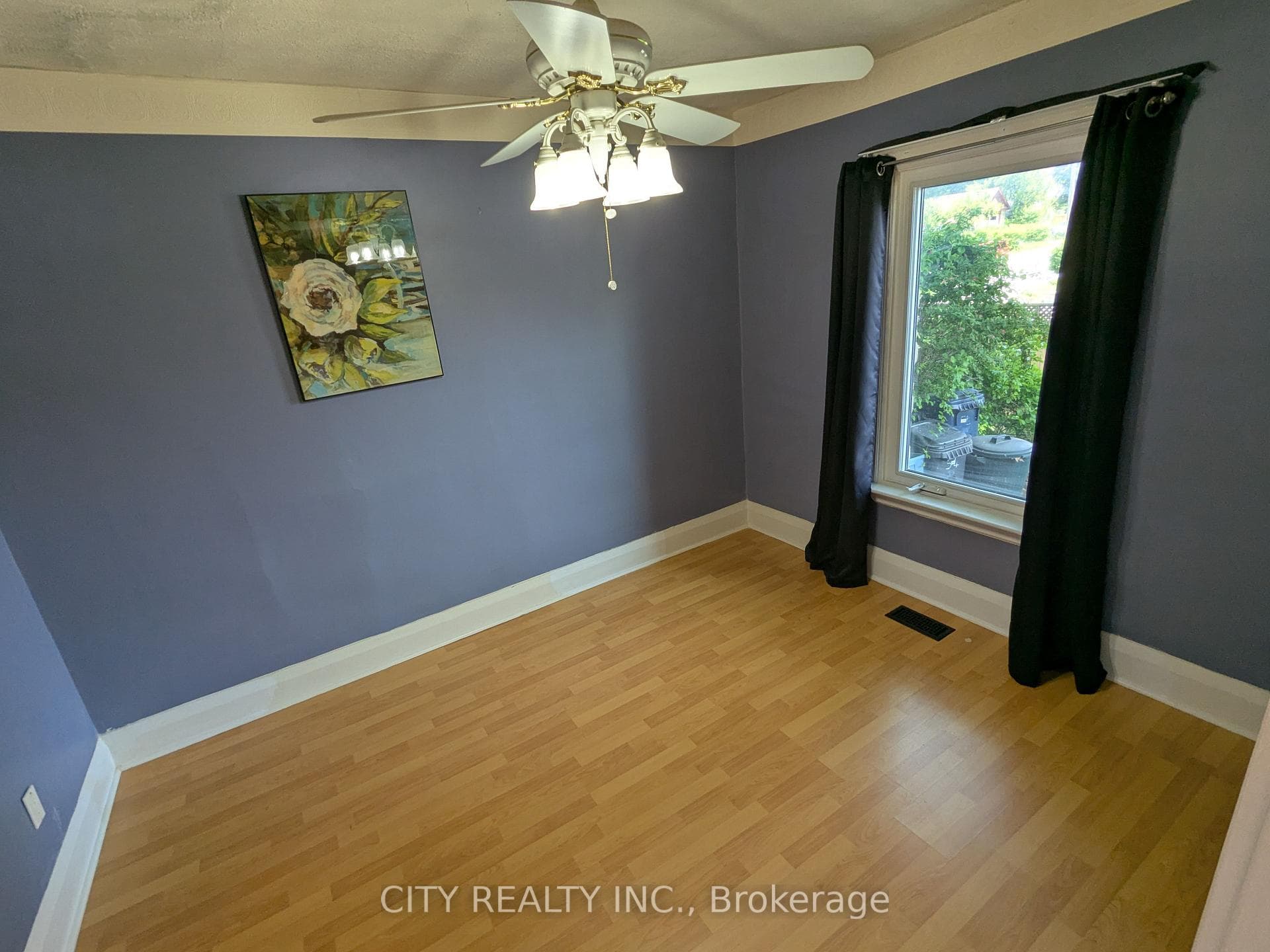 54 Grandville Avenue photo 3