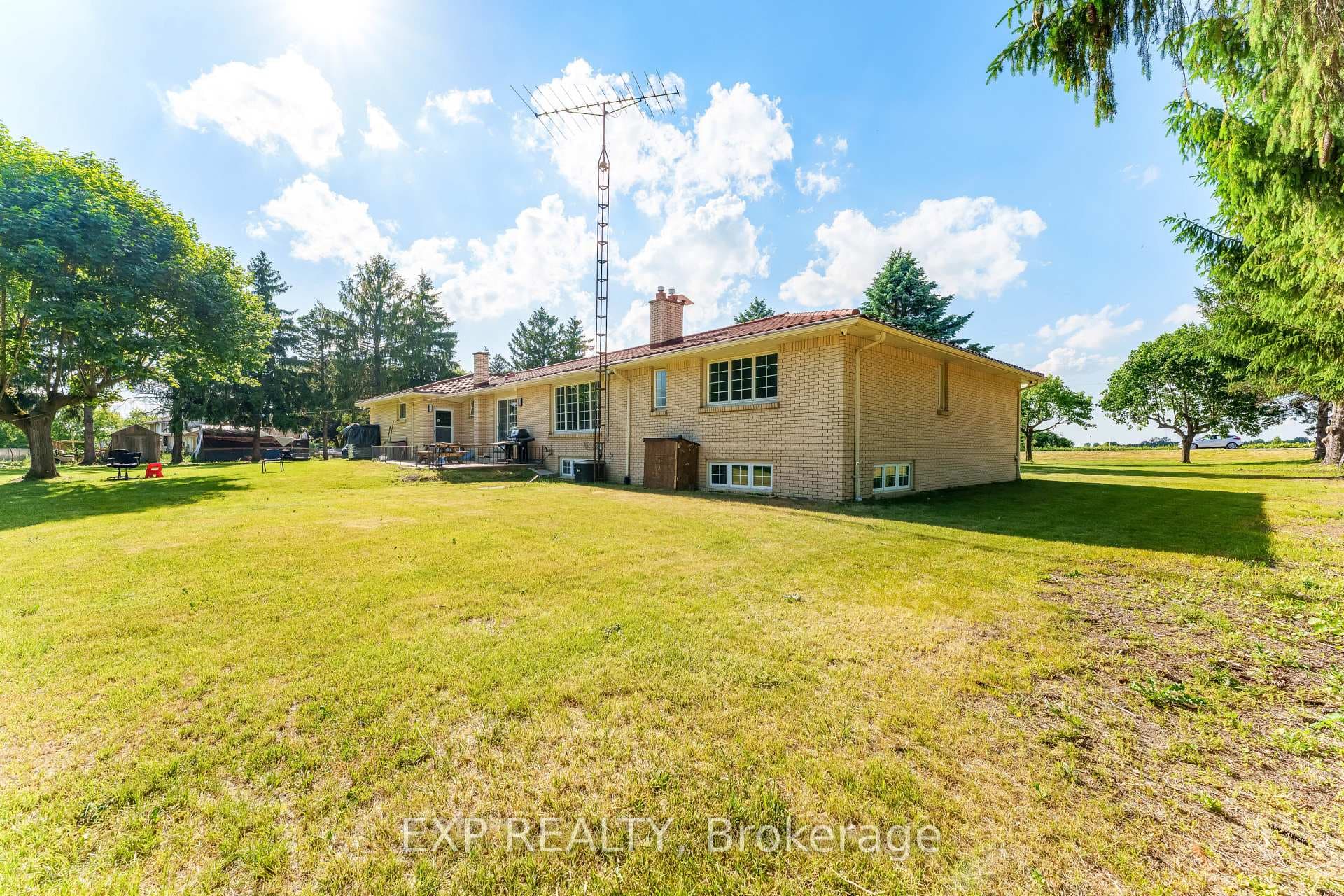2047 Hamilton Road photo 9