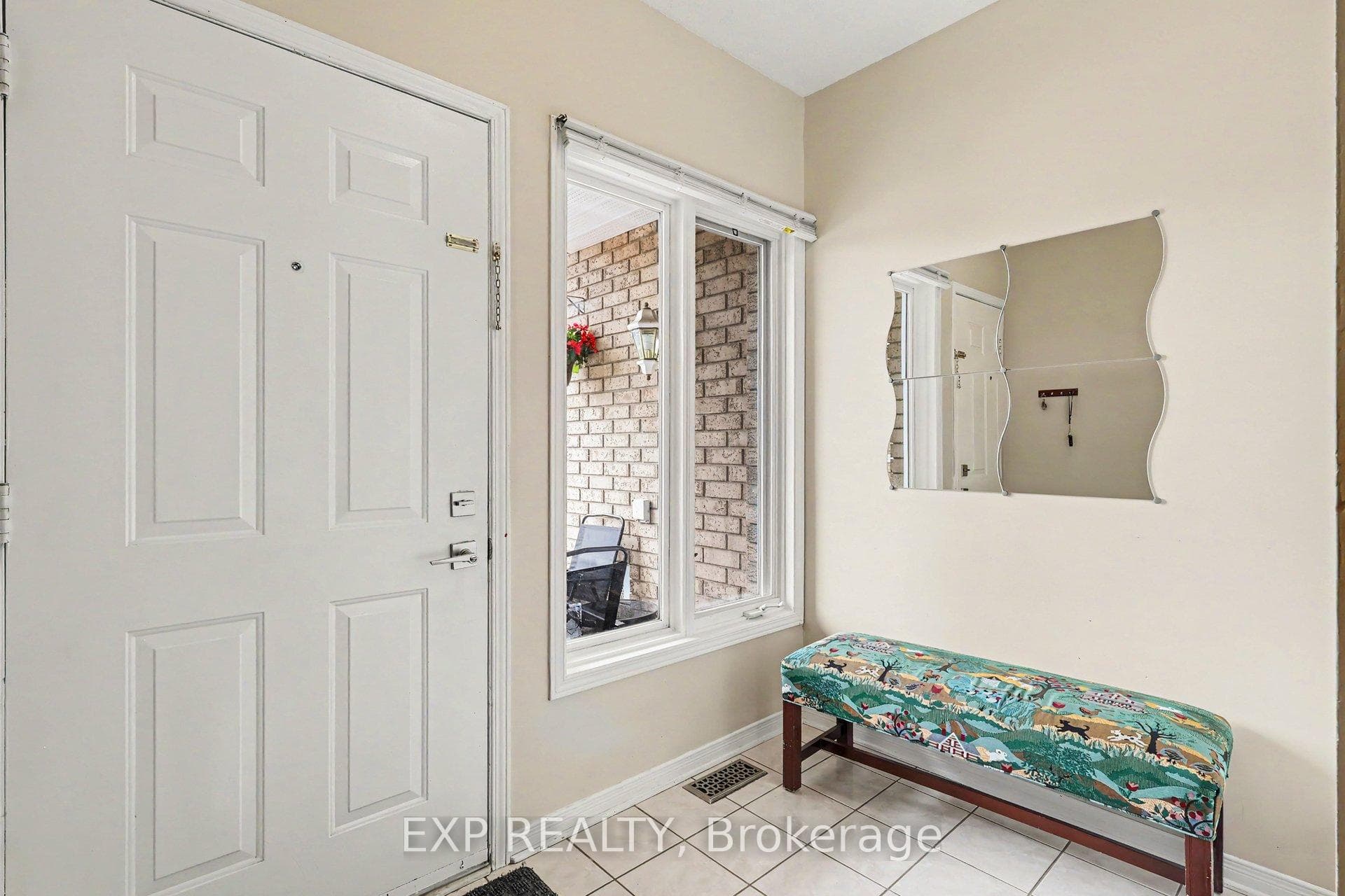 86 Scarlet Court photo 2