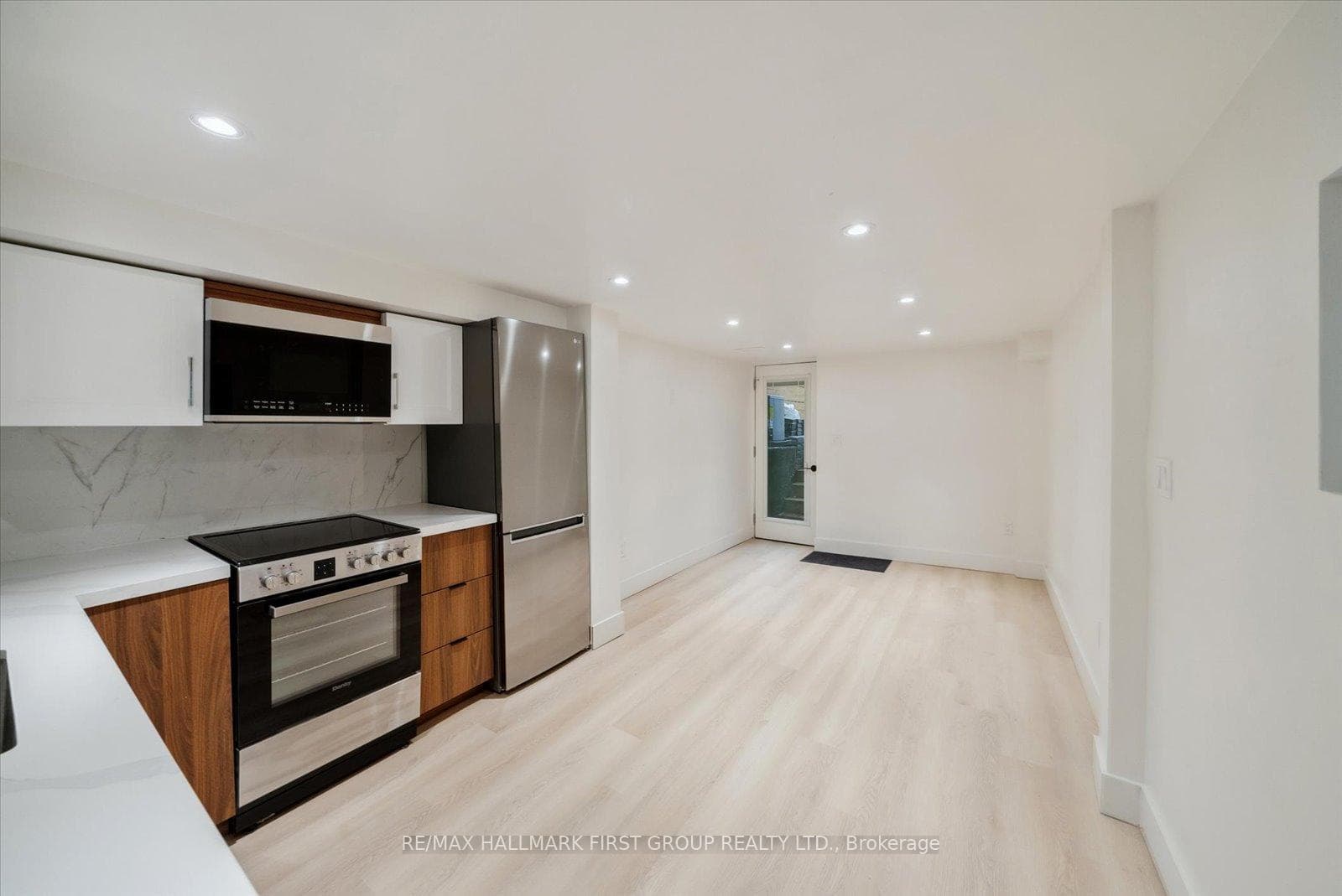 285 Rhodes Avenue Unit Lower photo 6