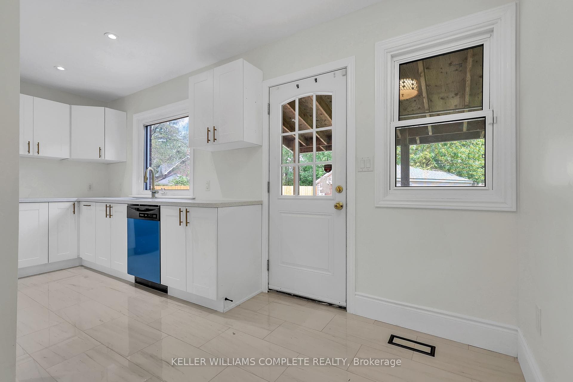244 Erie Avenue photo 17