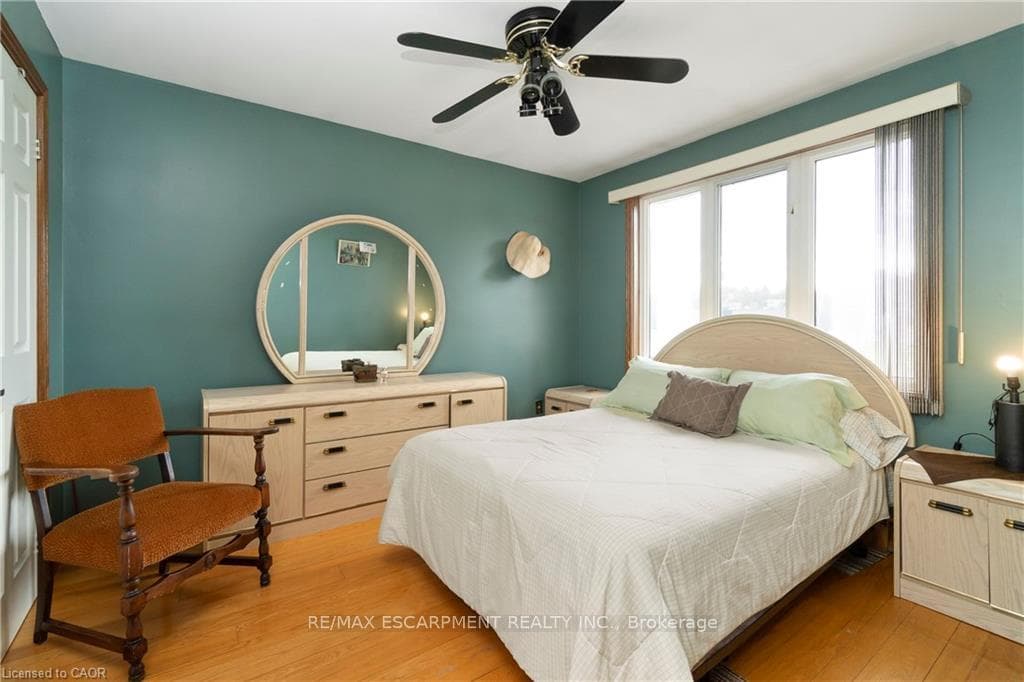 266 Sumach Drive photo 26