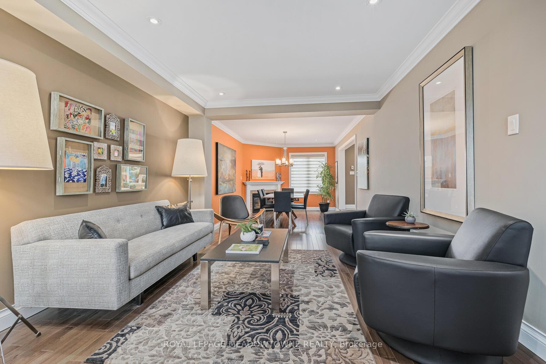 92 LAUCHLIN Crescent photo 5