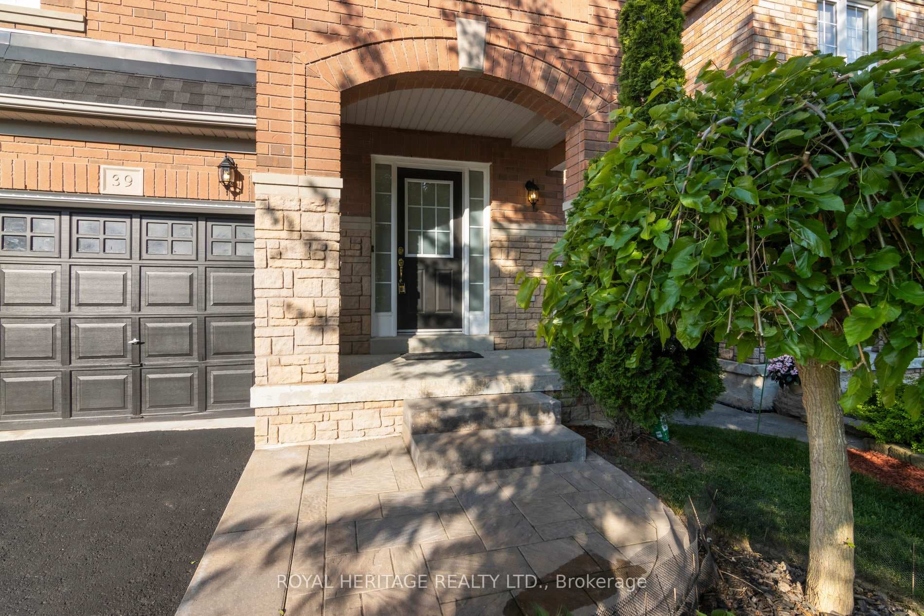39 Delattaye Avenue photo 2