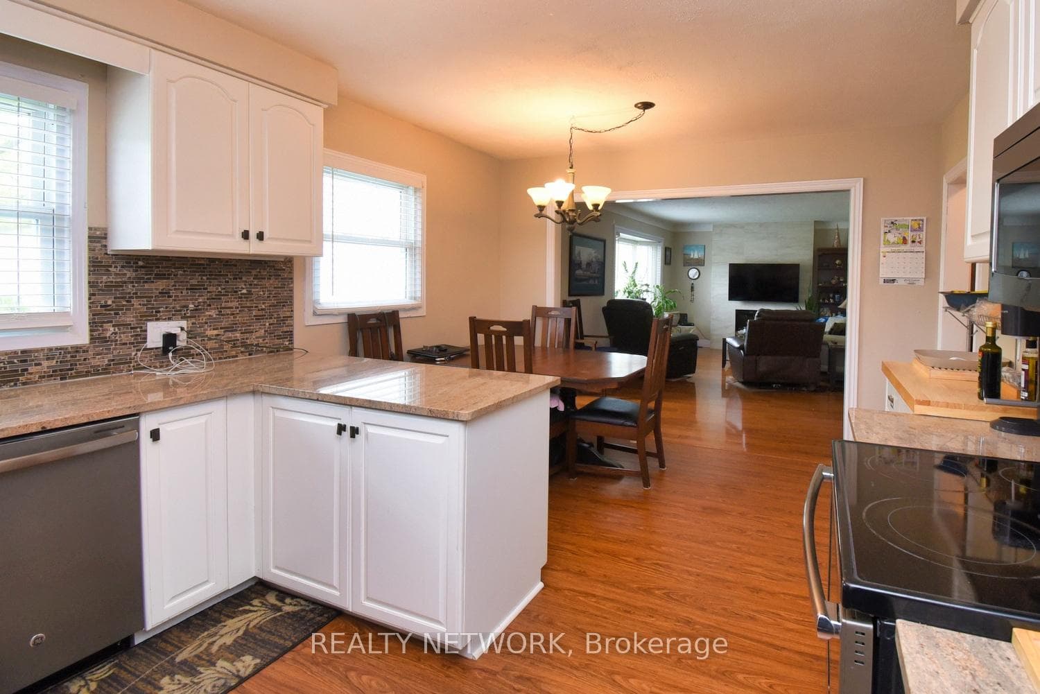 41 Woodbine Avenue photo 17