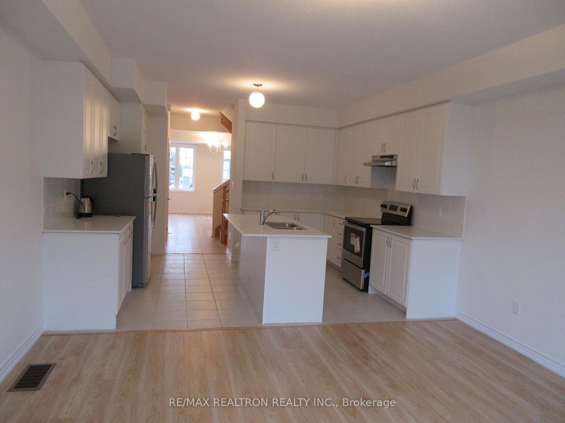 42 Robert Joffre Leet Avenue photo 4