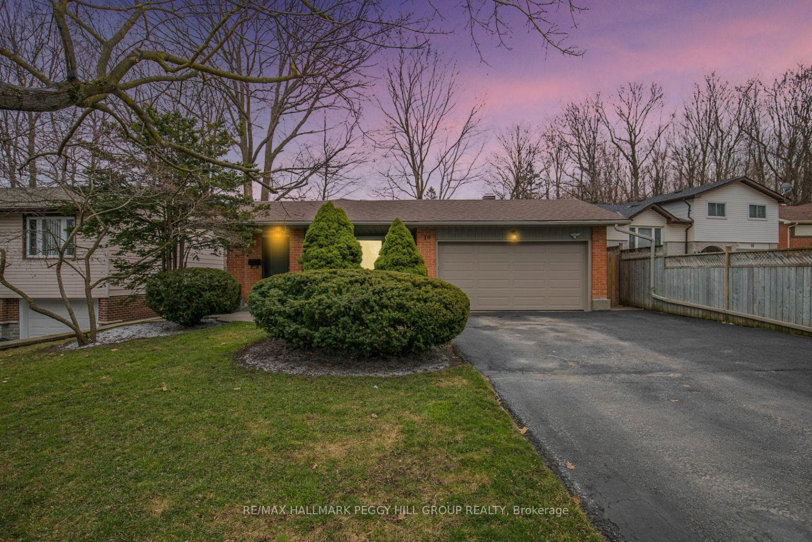 19 Parkway Place photo 1