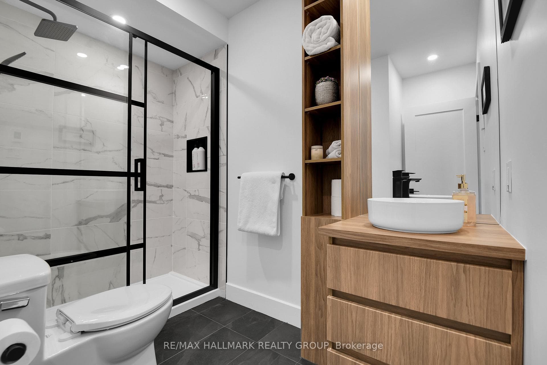 Lower level - 3 piece bathroom