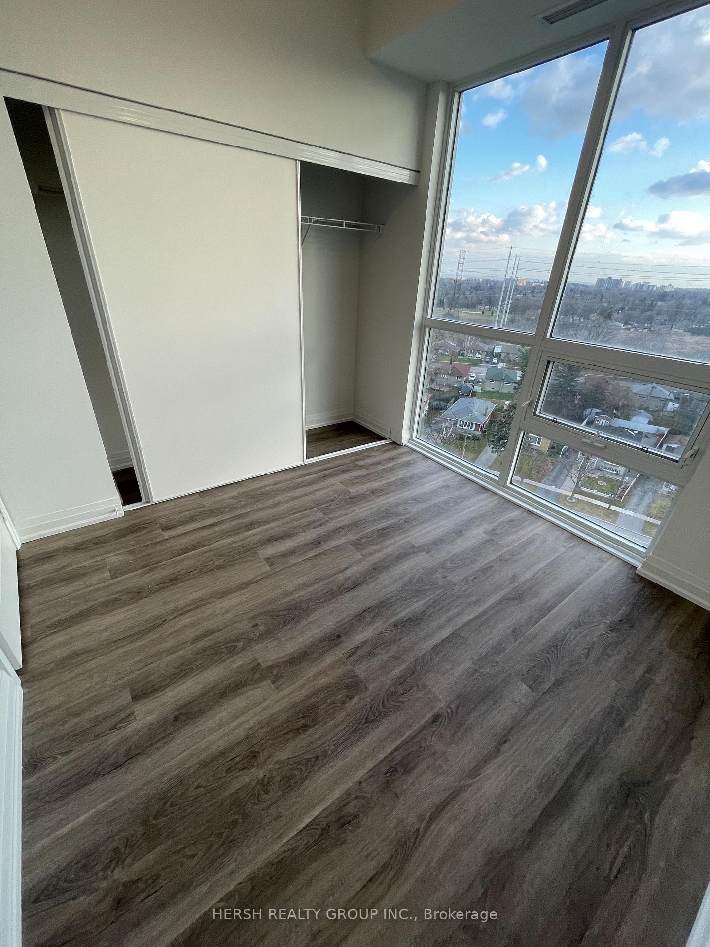 10 MEADOWGLEN Place Unit 904 photo 6