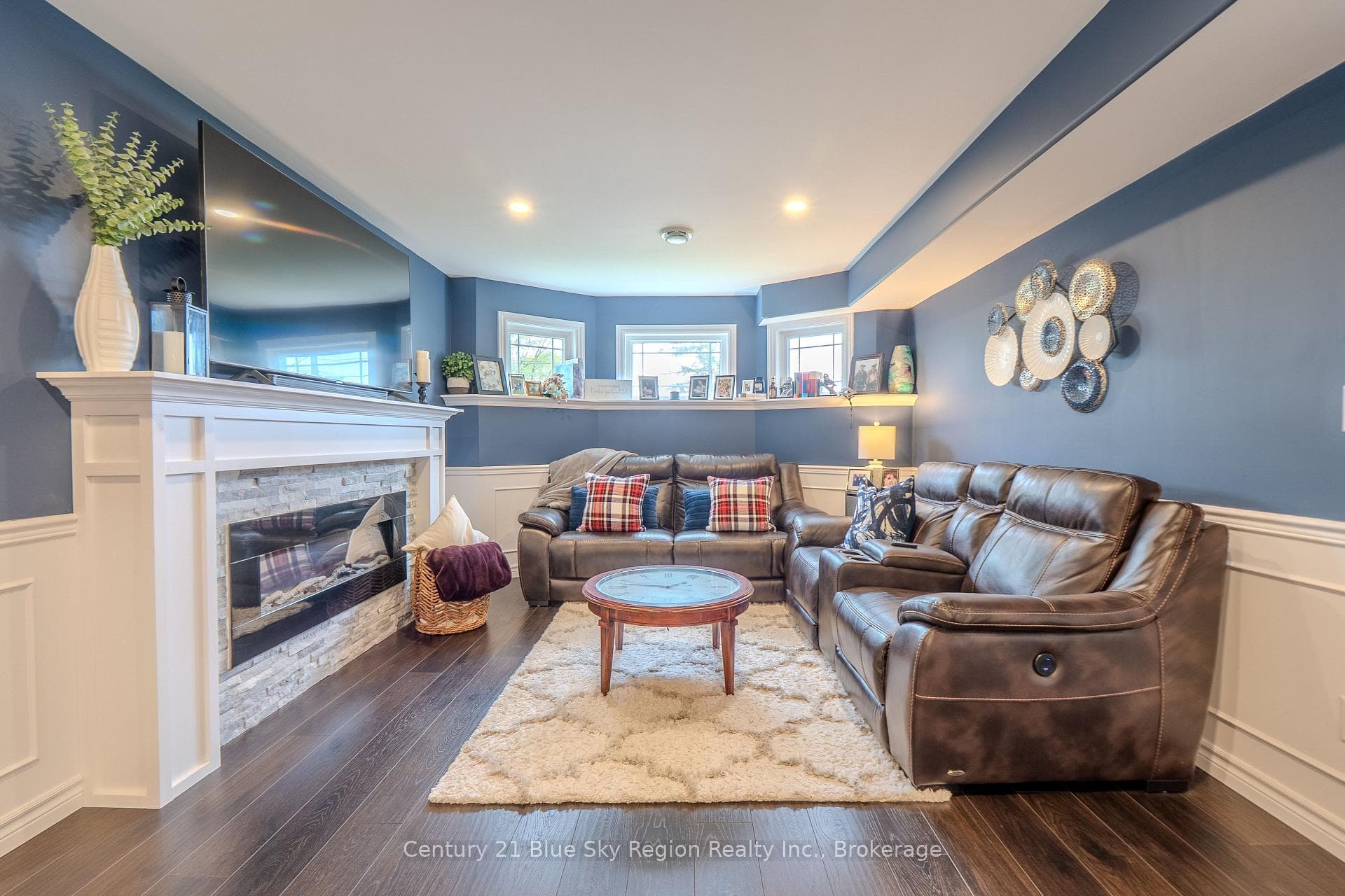 65 BELLEVIEW Crescent photo 25