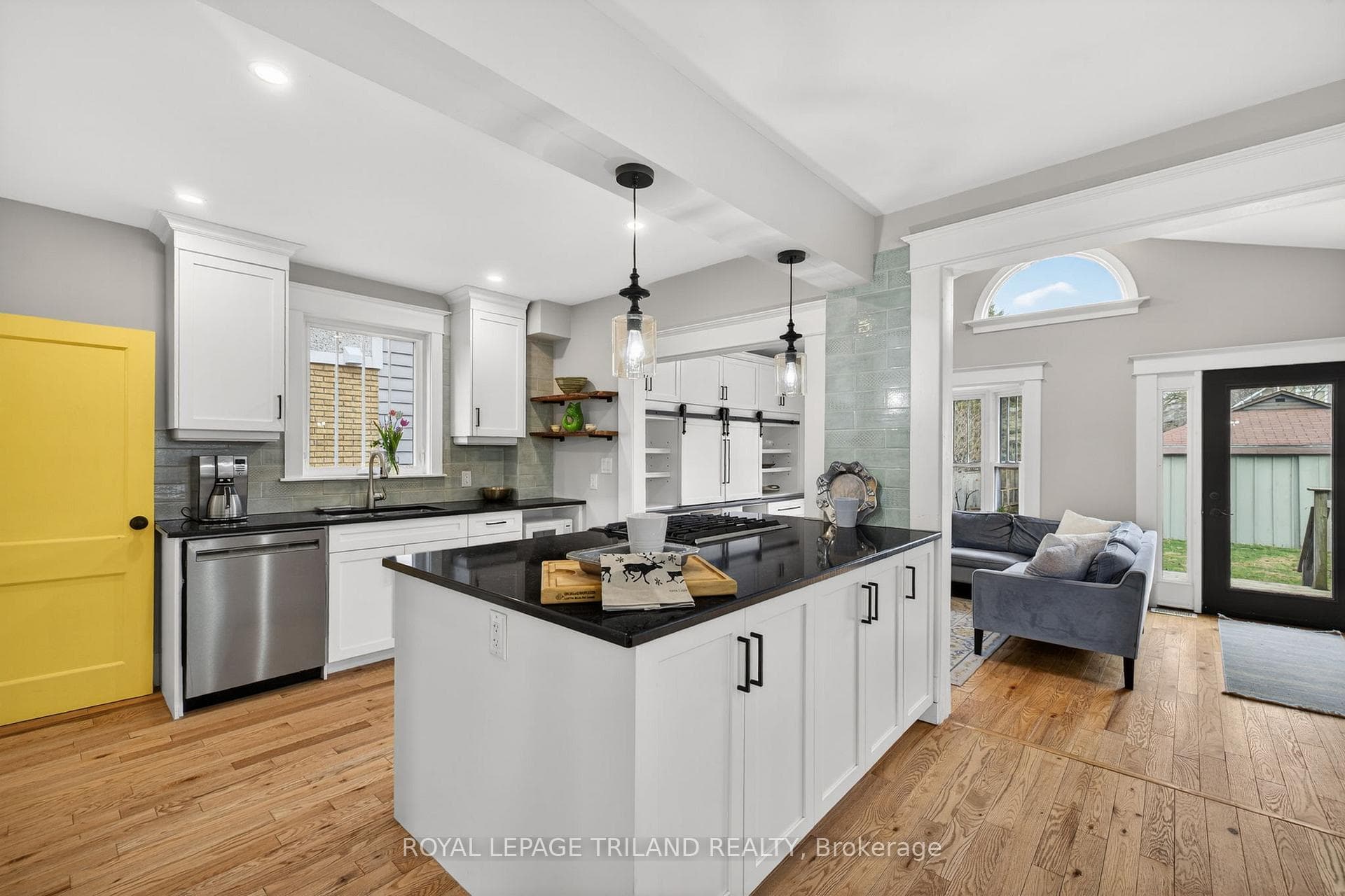 430 Mckenzie Avenue photo 8