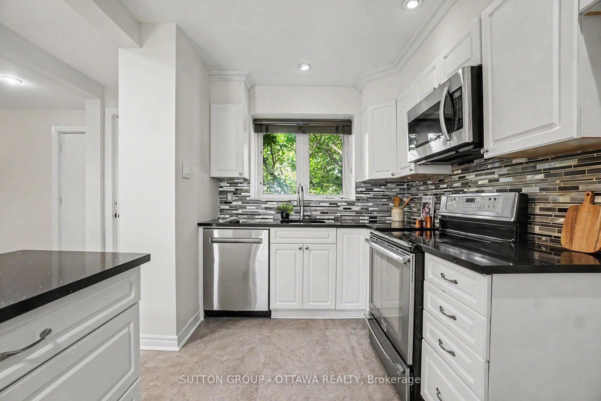 1833 BROUSSEAU Crescent photo 9