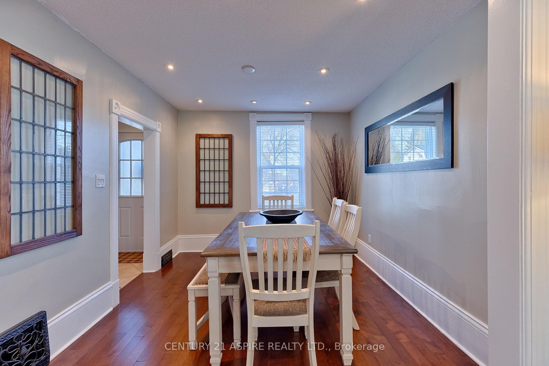 354 Esther Street photo 12